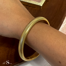 Load image into Gallery viewer, Gold Bracelet Bar