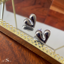 Load image into Gallery viewer, Nude Hearts Stud