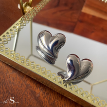 Load image into Gallery viewer, Chunky Hearts Stud
